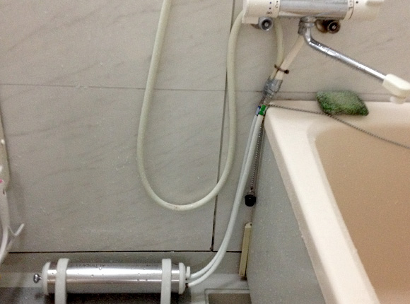 シャワー水栓が高い位置にある場合、延長ホースで接続